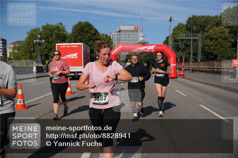 07.09.2025 - BARMER Alsterlauf Yannick Fuchs http://msf.ph/oto/8828941 07.09.2025 10:17:06 Laufen 36, 3887, 779, 431 meine-sportfotos.de