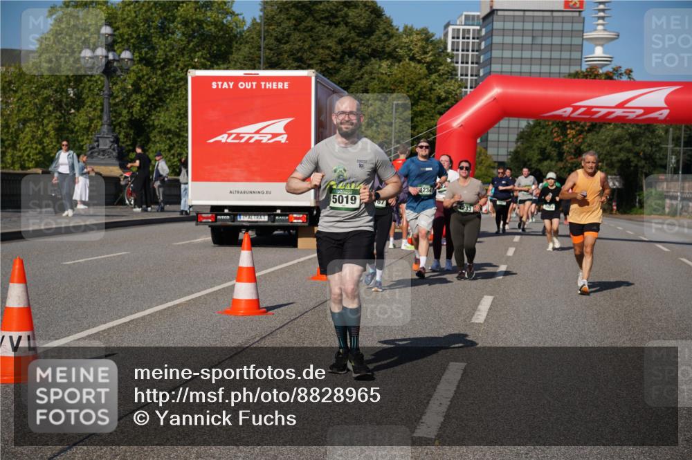07.09.2025 - BARMER Alsterlauf Yannick Fuchs http://msf.ph/oto/8828965 07.09.2025 10:17:14 Laufen 10, 5019, 67, 4234 meine-sportfotos.de