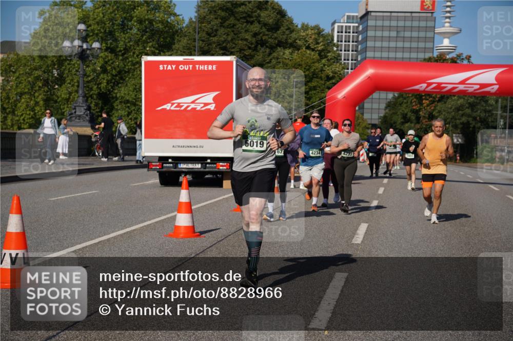 07.09.2025 - BARMER Alsterlauf Yannick Fuchs http://msf.ph/oto/8828966 07.09.2025 10:17:14 Laufen 5019, 10, 167, 4234, 4233 meine-sportfotos.de