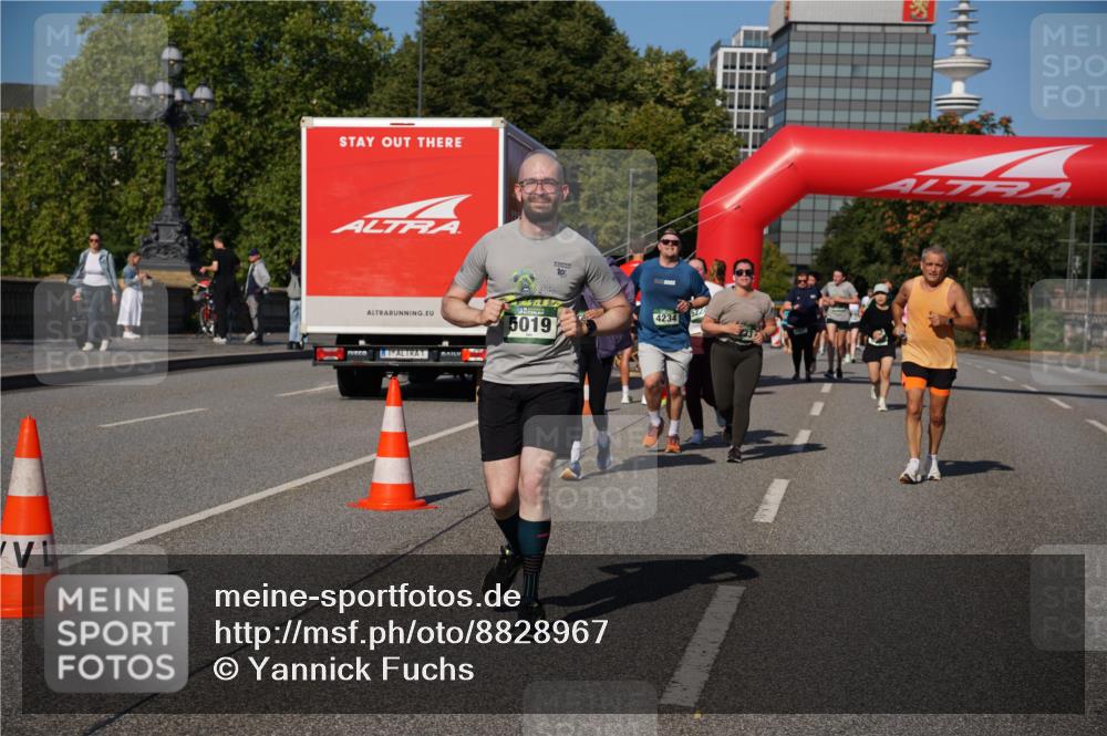 07.09.2025 - BARMER Alsterlauf Yannick Fuchs http://msf.ph/oto/8828967 07.09.2025 10:17:15 Laufen 5019, 10, 522, 4234 meine-sportfotos.de
