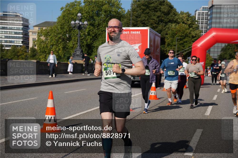 07.09.2025 - BARMER Alsterlauf Yannick Fuchs http://msf.ph/oto/8828971 07.09.2025 10:17:16 Laufen 19, 501, 67, 224, 4234, 423 meine-sportfotos.de