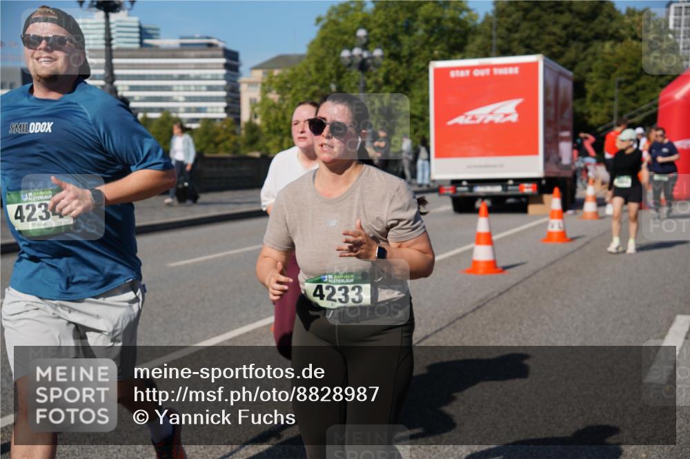 07.09.2025 - BARMER Alsterlauf Yannick Fuchs http://msf.ph/oto/8828987 07.09.2025 10:17:20 Laufen 4234, 36, 4233 meine-sportfotos.de