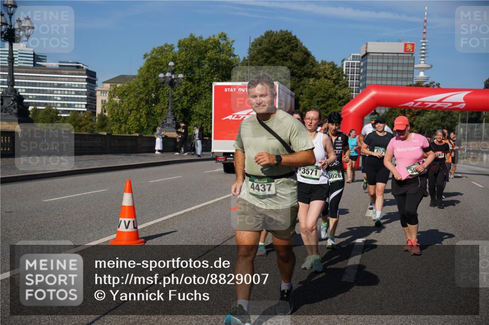 07.09.2025 - BARMER Alsterlauf Yannick Fuchs http://msf.ph/oto/8829007 07.09.2025 10:17:35 Laufen 4437, 3571, 3026, 4029, 30 meine-sportfotos.de