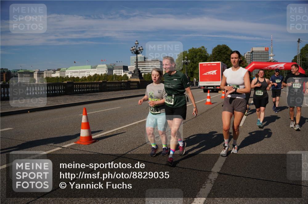 07.09.2025 - BARMER Alsterlauf Yannick Fuchs http://msf.ph/oto/8829035 07.09.2025 10:17:45 Laufen 5489, 5490, 4563, 4475, 4448 meine-sportfotos.de