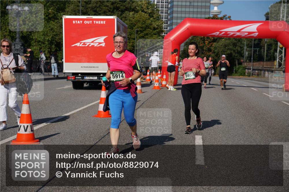 07.09.2025 - BARMER Alsterlauf Yannick Fuchs http://msf.ph/oto/8829074 07.09.2025 10:18:03 Laufen 5914, 5951, 1972 meine-sportfotos.de
