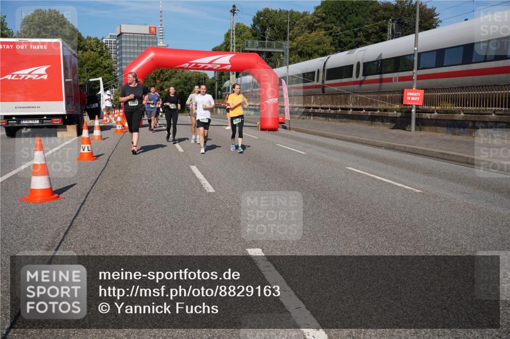 07.09.2025 - BARMER Alsterlauf Yannick Fuchs http://msf.ph/oto/8829163 07.09.2025 10:21:36 Laufen 4811, 4816 meine-sportfotos.de
