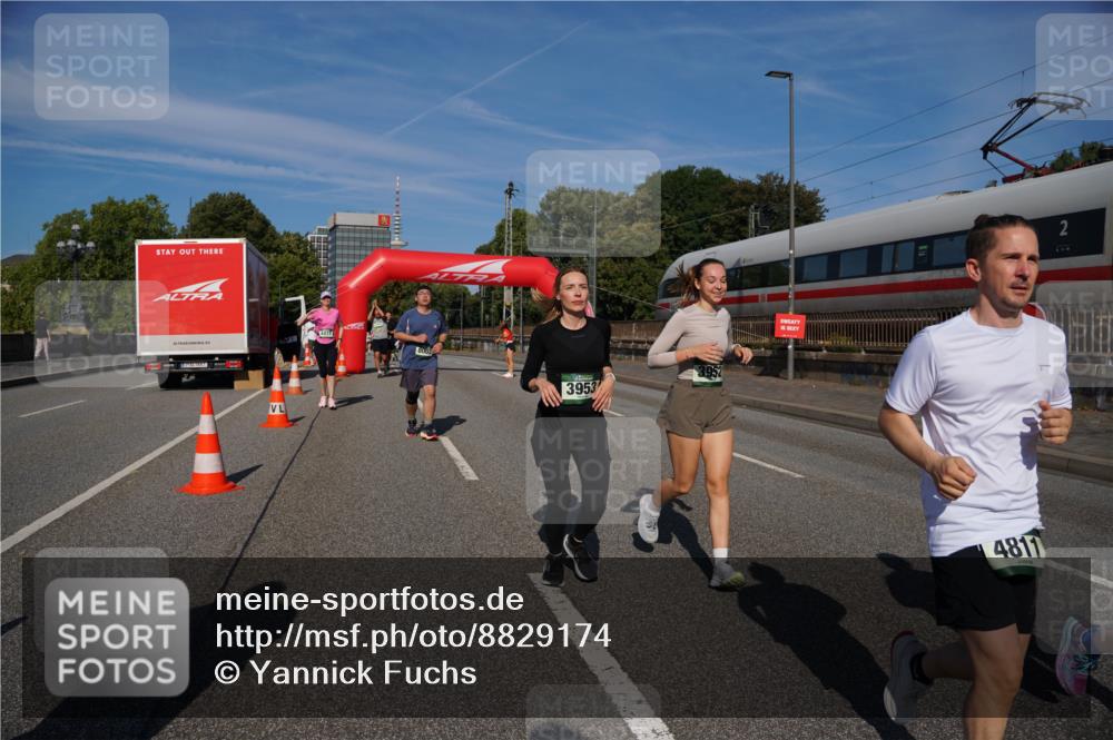 07.09.2025 - BARMER Alsterlauf Yannick Fuchs http://msf.ph/oto/8829174 07.09.2025 10:21:40 Laufen 4417, 3953, 3952, 4811 meine-sportfotos.de