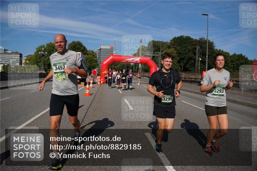 07.09.2025 - BARMER Alsterlauf Yannick Fuchs http://msf.ph/oto/8829185 07.09.2025 10:21:49 Laufen 3452, 10, 3295, 3293, 10 meine-sportfotos.de