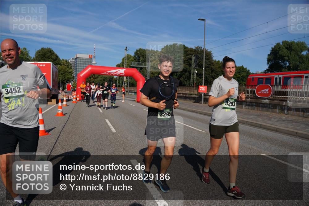 07.09.2025 - BARMER Alsterlauf Yannick Fuchs http://msf.ph/oto/8829186 07.09.2025 10:21:49 Laufen 3452, 101, 3295, 3293 meine-sportfotos.de