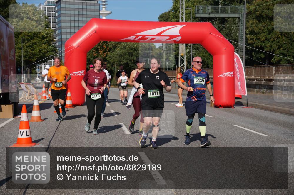 07.09.2025 - BARMER Alsterlauf Yannick Fuchs http://msf.ph/oto/8829189 07.09.2025 10:21:51 Laufen 25, 25, 2119, 1071, 4713, 5439 meine-sportfotos.de