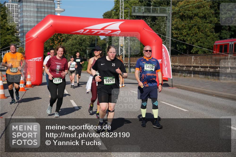 07.09.2025 - BARMER Alsterlauf Yannick Fuchs http://msf.ph/oto/8829190 07.09.2025 10:21:52 Laufen 4713, 4469, 2119, 4579, 25, 25, 5439, 1071 meine-sportfotos.de