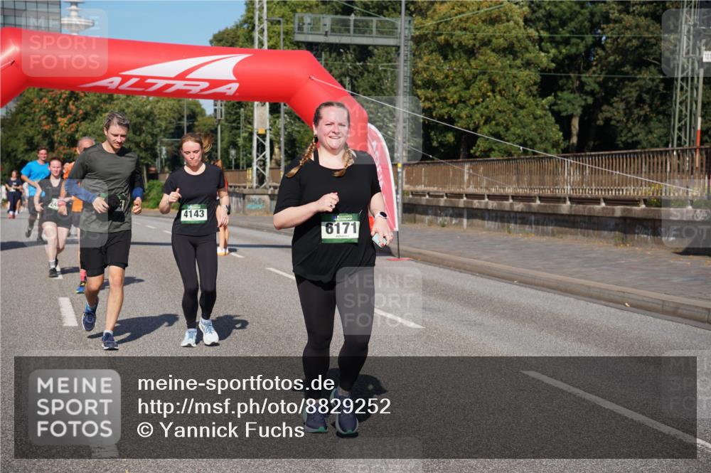 07.09.2025 - BARMER Alsterlauf Yannick Fuchs http://msf.ph/oto/8829252 07.09.2025 10:22:34 Laufen 24, 4143, 6171 meine-sportfotos.de