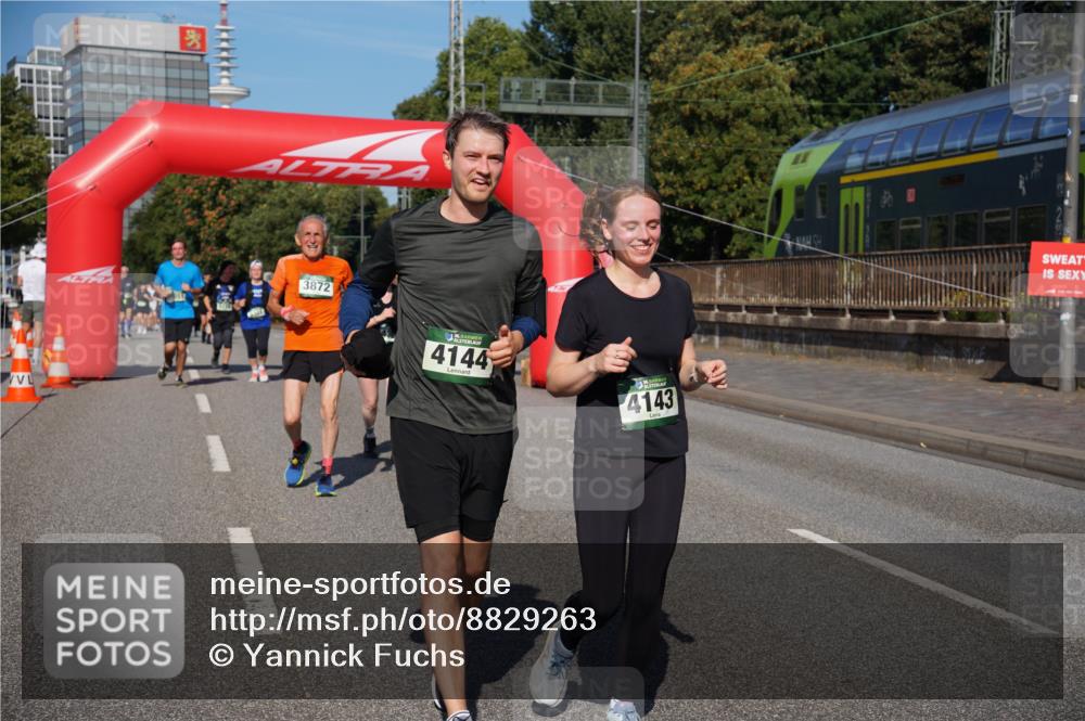 07.09.2025 - BARMER Alsterlauf Yannick Fuchs http://msf.ph/oto/8829263 07.09.2025 10:22:37 Laufen 3872, 4144, 4143 meine-sportfotos.de