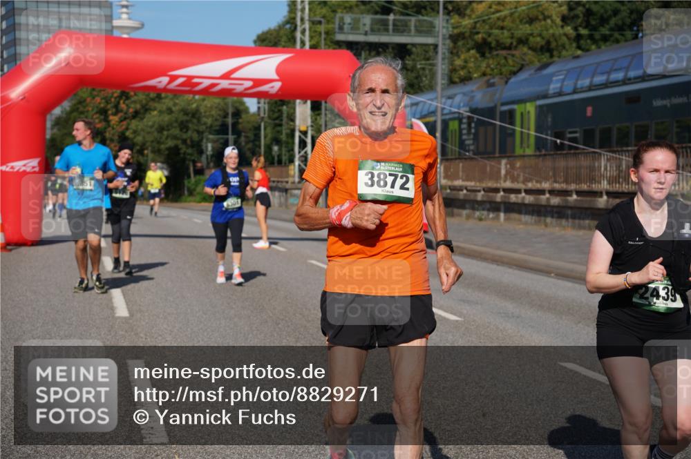 07.09.2025 - BARMER Alsterlauf Yannick Fuchs http://msf.ph/oto/8829271 07.09.2025 10:22:40 Laufen 301, 36, 3872, 2439 meine-sportfotos.de