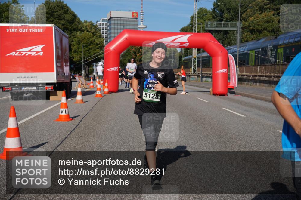 07.09.2025 - BARMER Alsterlauf Yannick Fuchs http://msf.ph/oto/8829281 07.09.2025 10:22:46 Laufen 10, 5128 meine-sportfotos.de