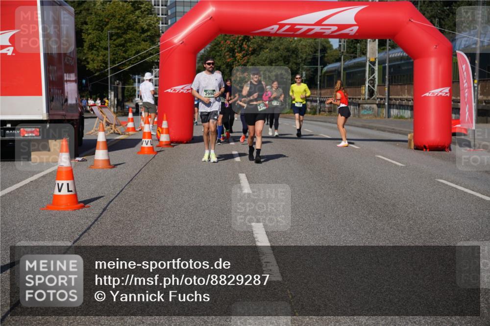 07.09.2025 - BARMER Alsterlauf Yannick Fuchs http://msf.ph/oto/8829287 07.09.2025 10:22:49 Laufen 2990, 374, 2138, 2135 meine-sportfotos.de
