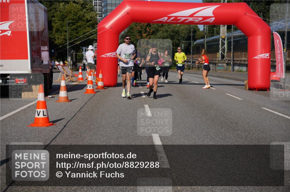 07.09.2025 - BARMER Alsterlauf Yannick Fuchs http://msf.ph/oto/8829288 07.09.2025 10:22:49 Laufen 2990, 374, 2136 meine-sportfotos.de