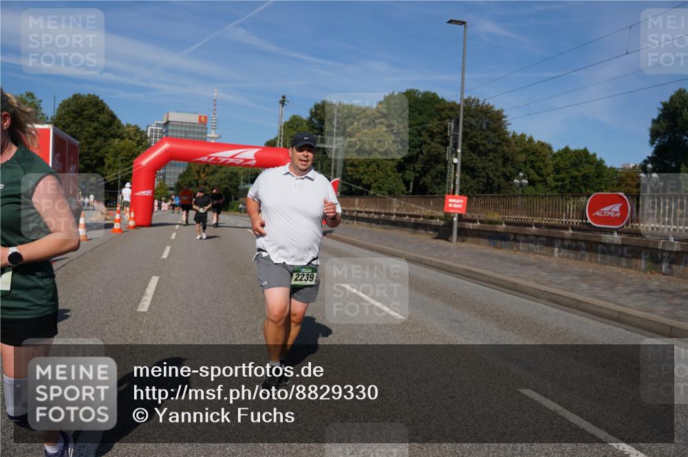 07.09.2025 - BARMER Alsterlauf Yannick Fuchs http://msf.ph/oto/8829330 07.09.2025 10:23:08 Laufen 2239 meine-sportfotos.de