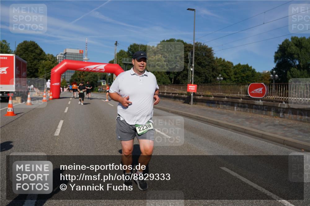 07.09.2025 - BARMER Alsterlauf Yannick Fuchs http://msf.ph/oto/8829333 07.09.2025 10:23:09 Laufen 2239 meine-sportfotos.de