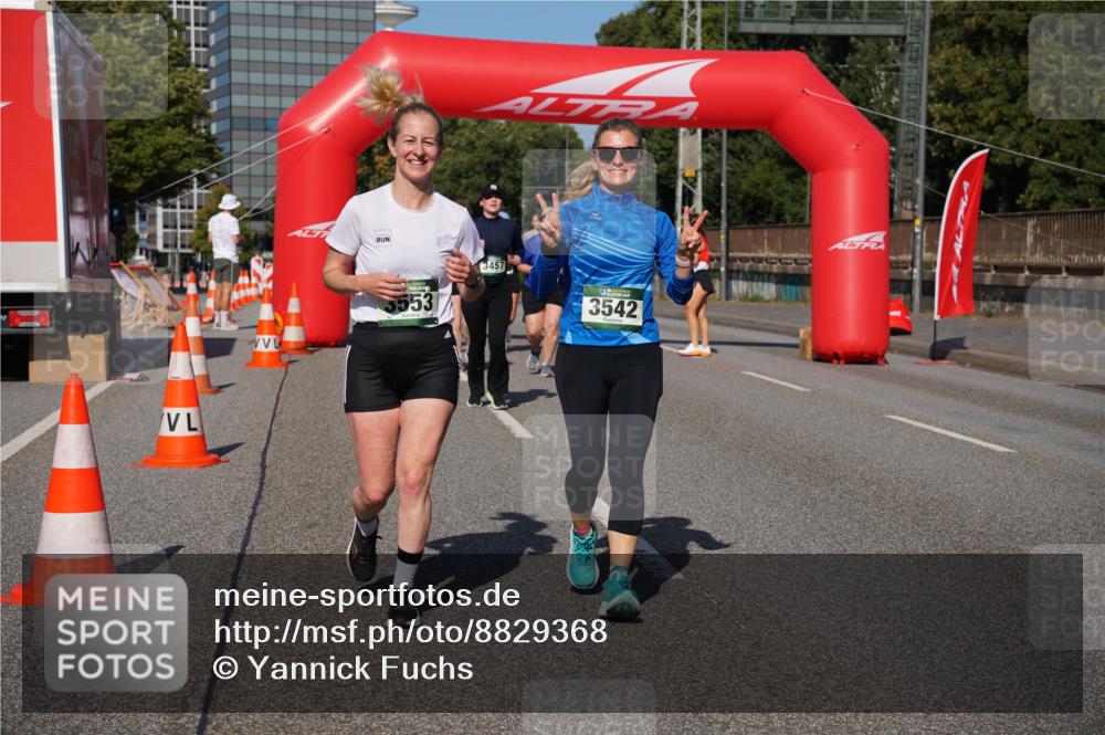 07.09.2025 - BARMER Alsterlauf Yannick Fuchs http://msf.ph/oto/8829368 07.09.2025 10:24:05 Laufen 553, 3457, 3542 meine-sportfotos.de