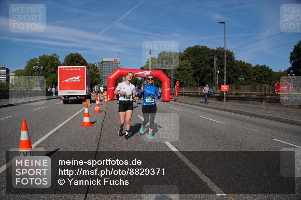 07.09.2025 - BARMER Alsterlauf Yannick Fuchs http://msf.ph/oto/8829371 07.09.2025 10:24:06 Laufen 3553, 3542 meine-sportfotos.de