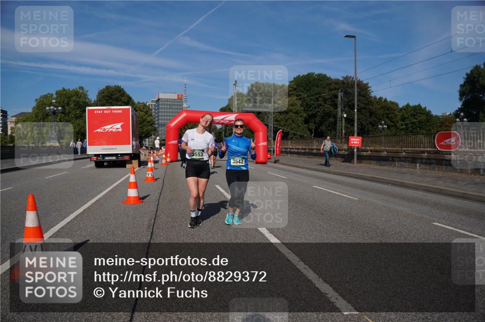 07.09.2025 - BARMER Alsterlauf Yannick Fuchs http://msf.ph/oto/8829372 07.09.2025 10:24:06 Laufen 3553, 3542 meine-sportfotos.de