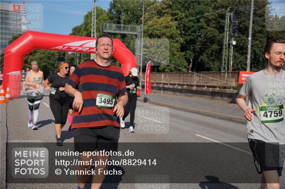 07.09.2025 - BARMER Alsterlauf Yannick Fuchs http://msf.ph/oto/8829414 07.09.2025 10:24:18 Laufen 59, 2486, 877, 136, 3495, 356, 36, 4759 meine-sportfotos.de