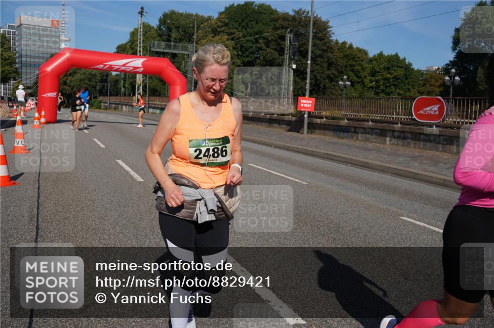 07.09.2025 - BARMER Alsterlauf Yannick Fuchs http://msf.ph/oto/8829421 07.09.2025 10:24:23 Laufen 3, 24, 86 meine-sportfotos.de