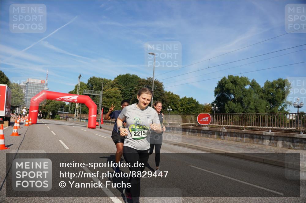 07.09.2025 - BARMER Alsterlauf Yannick Fuchs http://msf.ph/oto/8829447 07.09.2025 10:24:43 Laufen 2215, 10 meine-sportfotos.de