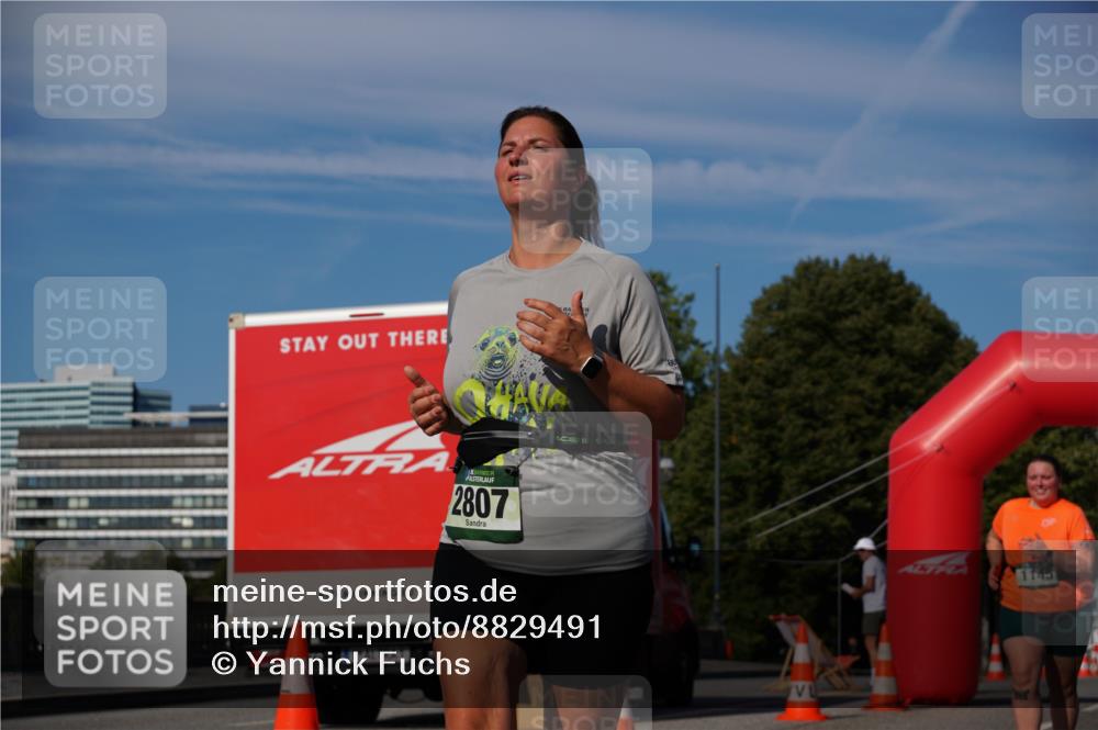 07.09.2025 - BARMER Alsterlauf Yannick Fuchs http://msf.ph/oto/8829491 07.09.2025 10:27:01 Laufen 2807 meine-sportfotos.de