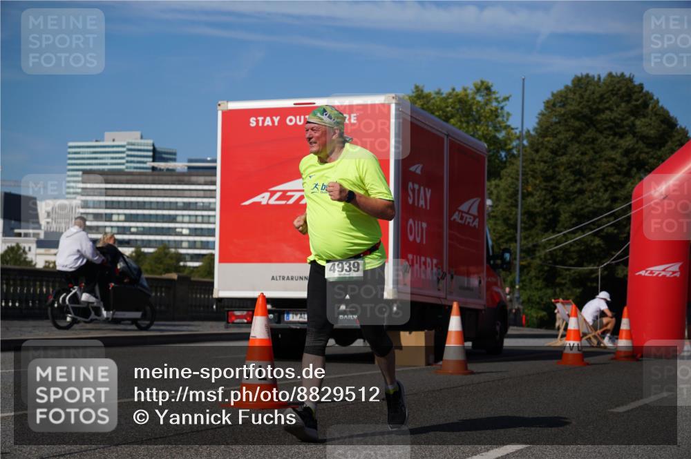 07.09.2025 - BARMER Alsterlauf Yannick Fuchs http://msf.ph/oto/8829512 07.09.2025 10:27:57 Laufen 4939 meine-sportfotos.de
