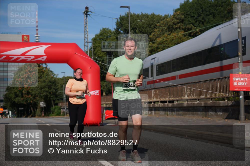 07.09.2025 - BARMER Alsterlauf Yannick Fuchs http://msf.ph/oto/8829527 07.09.2025 10:28:17 Laufen 2, 4345 meine-sportfotos.de