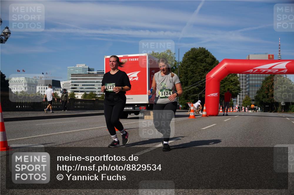 07.09.2025 - BARMER Alsterlauf Yannick Fuchs http://msf.ph/oto/8829534 07.09.2025 10:28:20 Laufen 5127, 5124 meine-sportfotos.de