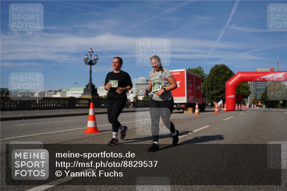 07.09.2025 - BARMER Alsterlauf Yannick Fuchs http://msf.ph/oto/8829537 07.09.2025 10:28:21 Laufen 5127, 5124 meine-sportfotos.de