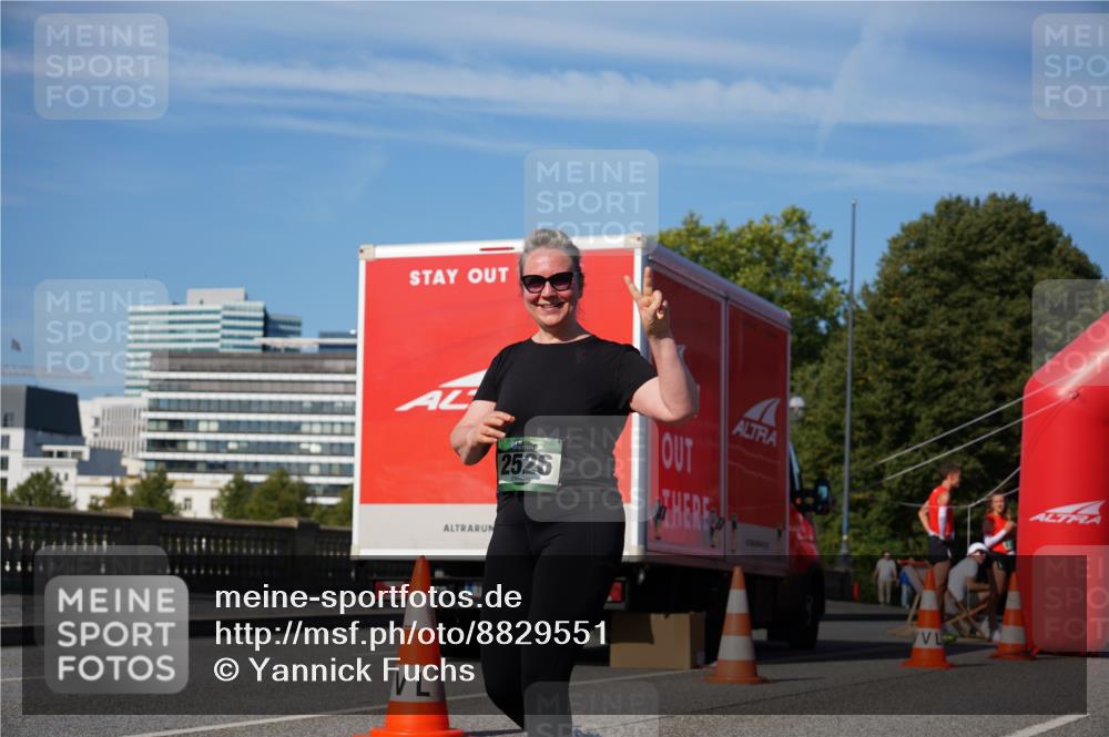 07.09.2025 - BARMER Alsterlauf Yannick Fuchs http://msf.ph/oto/8829551 07.09.2025 10:28:59 Laufen 2526 meine-sportfotos.de