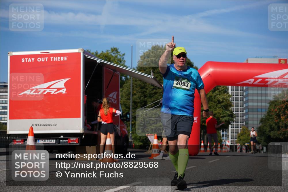 07.09.2025 - BARMER Alsterlauf Yannick Fuchs http://msf.ph/oto/8829568 07.09.2025 10:30:20 Laufen 3093 meine-sportfotos.de