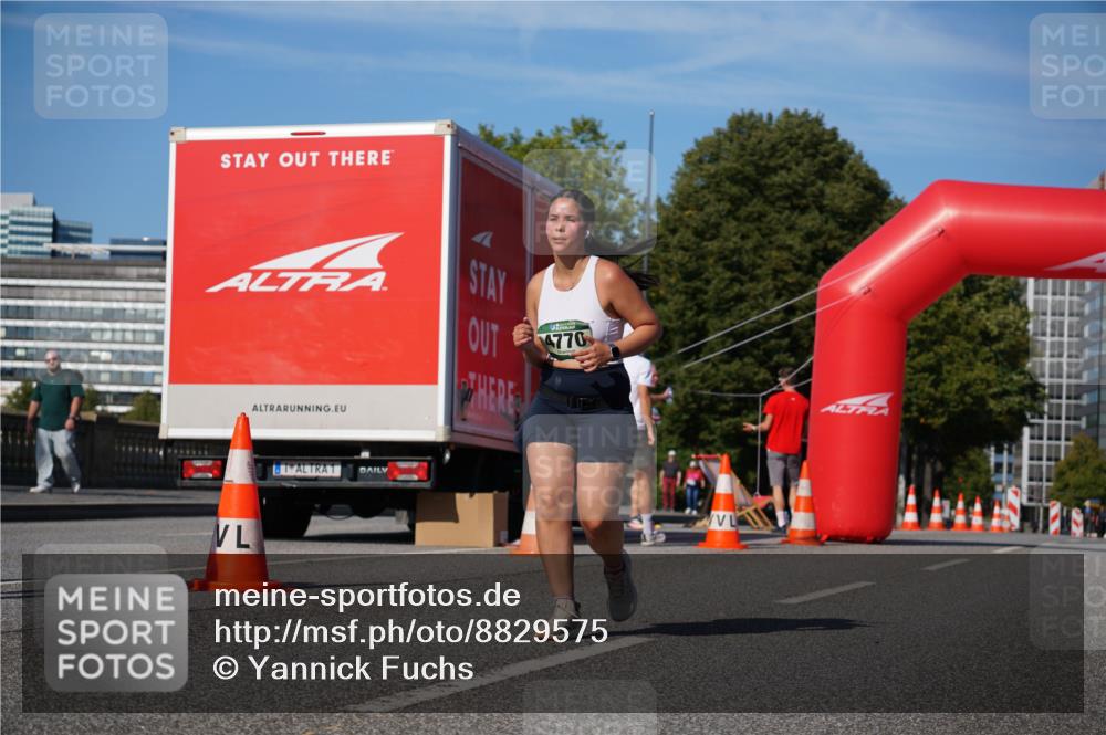 07.09.2025 - BARMER Alsterlauf Yannick Fuchs http://msf.ph/oto/8829575 07.09.2025 10:30:34 Laufen 4770 meine-sportfotos.de