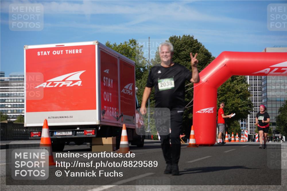 07.09.2025 - BARMER Alsterlauf Yannick Fuchs http://msf.ph/oto/8829589 07.09.2025 10:32:20 Laufen 2038 meine-sportfotos.de