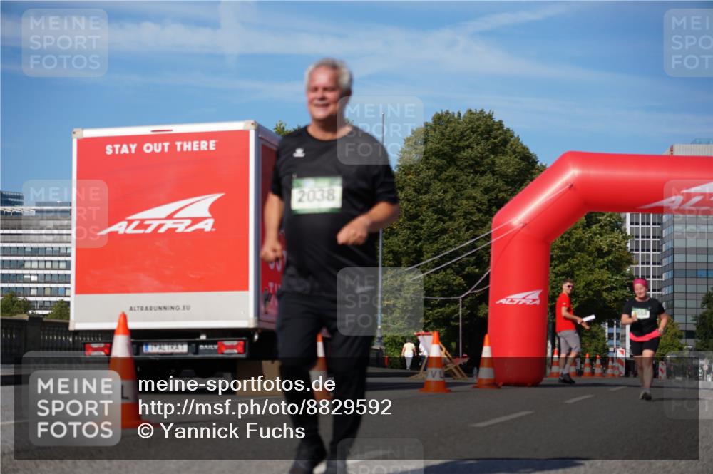 07.09.2025 - BARMER Alsterlauf Yannick Fuchs http://msf.ph/oto/8829592 07.09.2025 10:32:21 Laufen 2038 meine-sportfotos.de