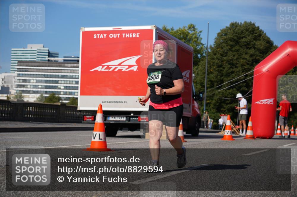 07.09.2025 - BARMER Alsterlauf Yannick Fuchs http://msf.ph/oto/8829594 07.09.2025 10:32:28 Laufen 5658 meine-sportfotos.de