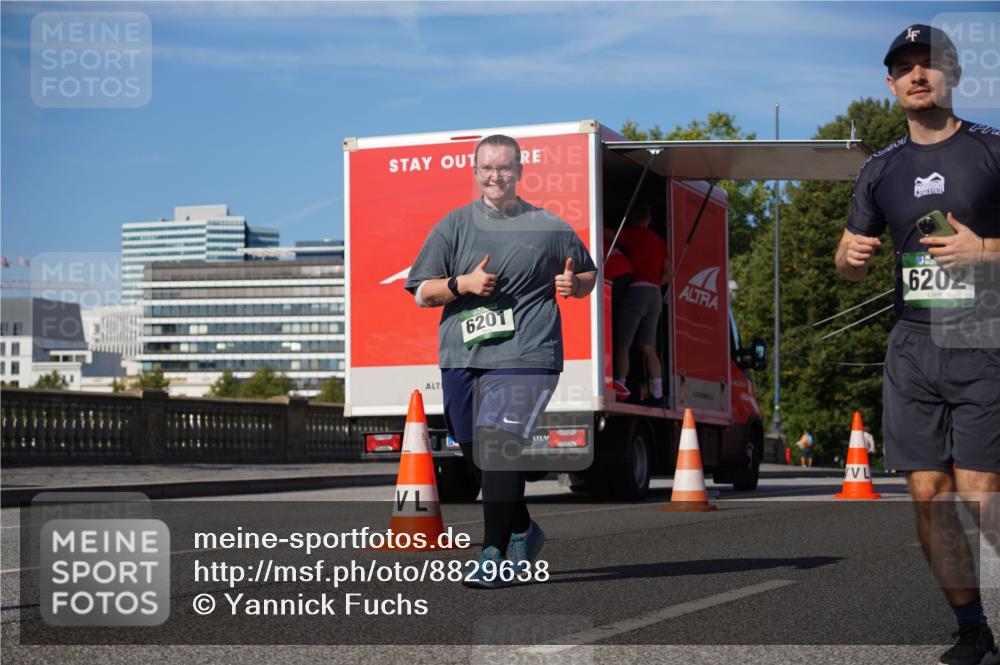 07.09.2025 - BARMER Alsterlauf Yannick Fuchs http://msf.ph/oto/8829638 07.09.2025 10:35:01 Laufen 6201, 6202 meine-sportfotos.de