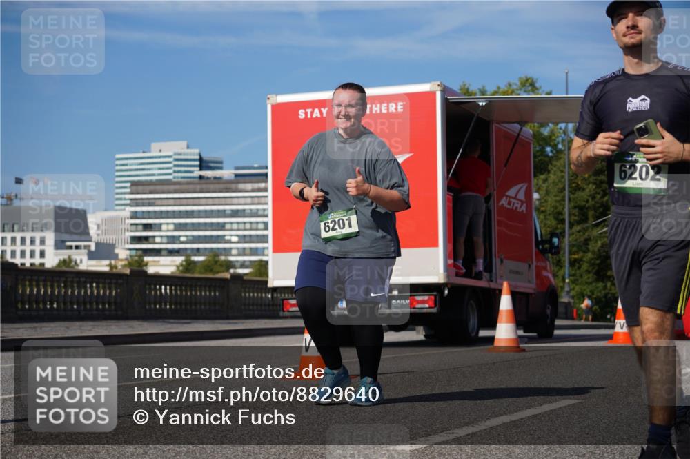 07.09.2025 - BARMER Alsterlauf Yannick Fuchs http://msf.ph/oto/8829640 07.09.2025 10:35:01 Laufen 6201, 6202 meine-sportfotos.de