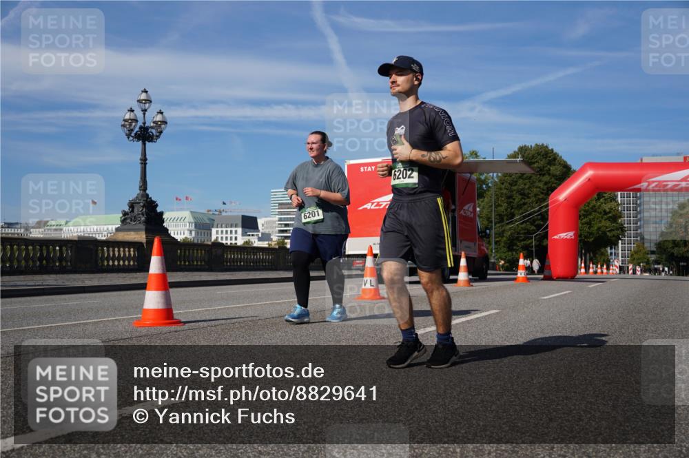 07.09.2025 - BARMER Alsterlauf Yannick Fuchs http://msf.ph/oto/8829641 07.09.2025 10:35:02 Laufen 6201, 6202 meine-sportfotos.de