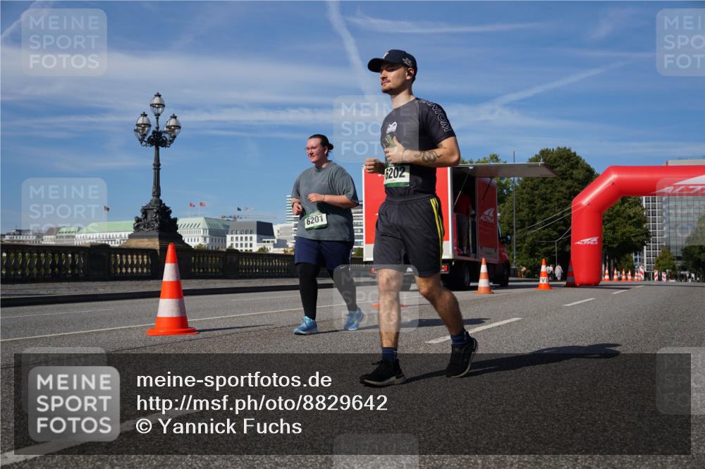 07.09.2025 - BARMER Alsterlauf Yannick Fuchs http://msf.ph/oto/8829642 07.09.2025 10:35:02 Laufen 6201, 6202 meine-sportfotos.de