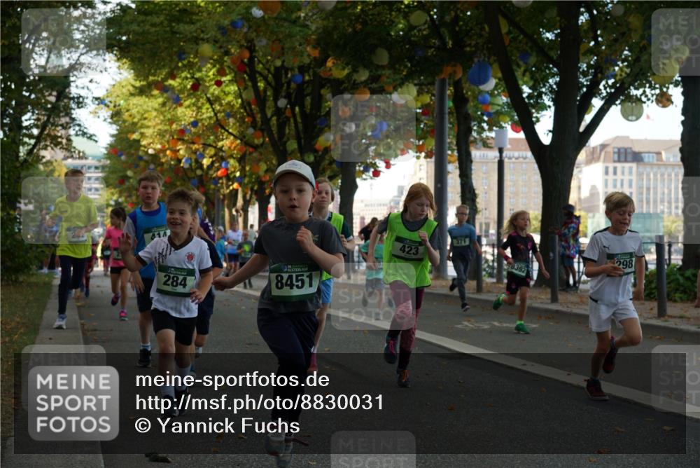 07.09.2025 - BARMER Alsterlauf Yannick Fuchs http://msf.ph/oto/8830031 07.09.2025 10:48:59 Laufen 414, 284, 8451, 371, 423, 8392, 298 meine-sportfotos.de