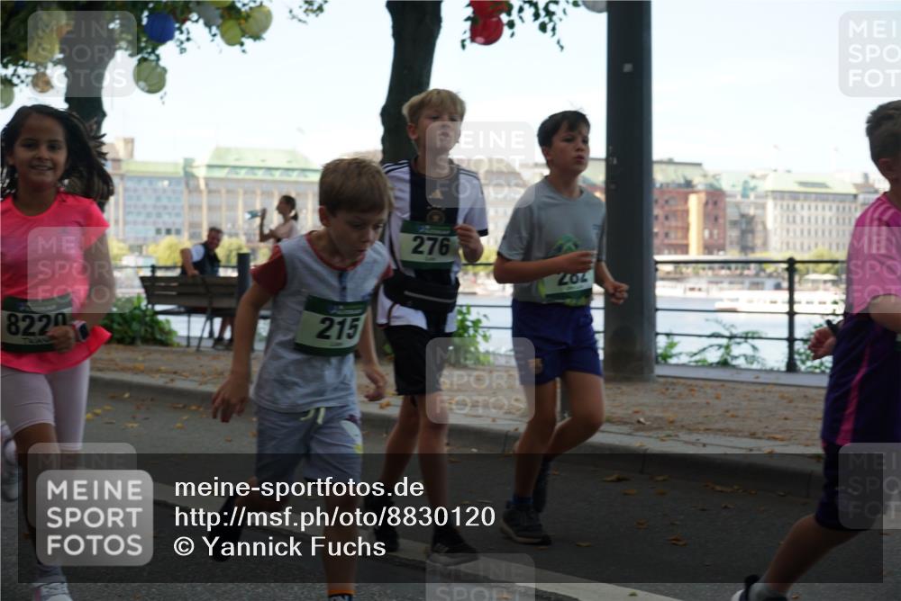 07.09.2025 - BARMER Alsterlauf Yannick Fuchs http://msf.ph/oto/8830120 07.09.2025 10:49:21 Laufen 8220, 215, 276, 202 meine-sportfotos.de