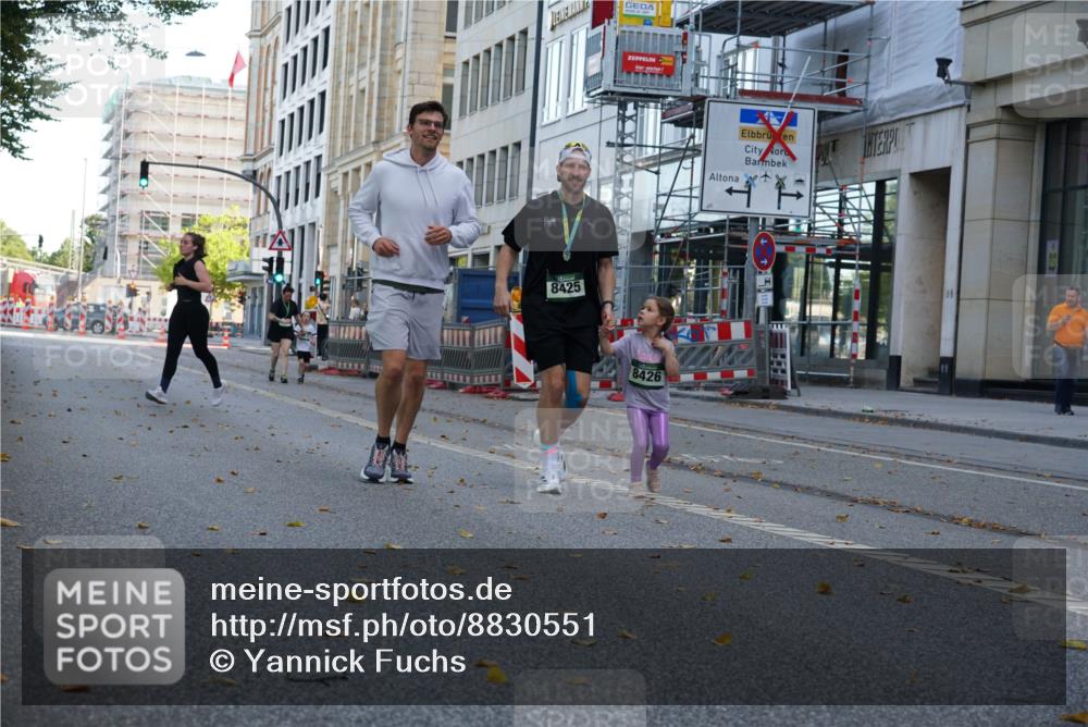 07.09.2025 - BARMER Alsterlauf Yannick Fuchs http://msf.ph/oto/8830551 07.09.2025 10:52:21 Laufen 8425, 8426 meine-sportfotos.de