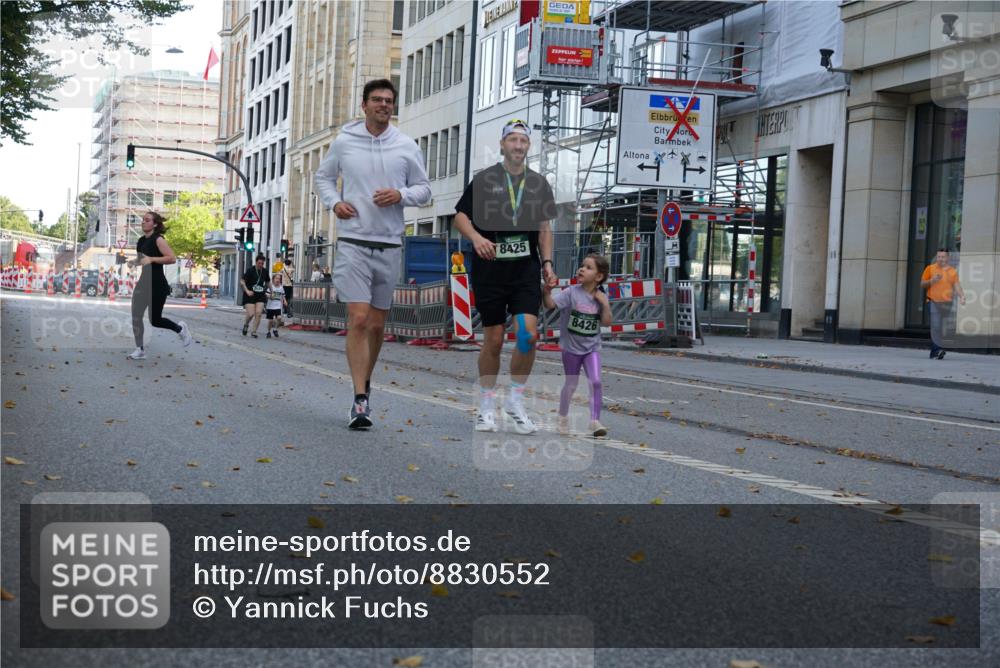 07.09.2025 - BARMER Alsterlauf Yannick Fuchs http://msf.ph/oto/8830552 07.09.2025 10:52:21 Laufen 8425, 8426 meine-sportfotos.de