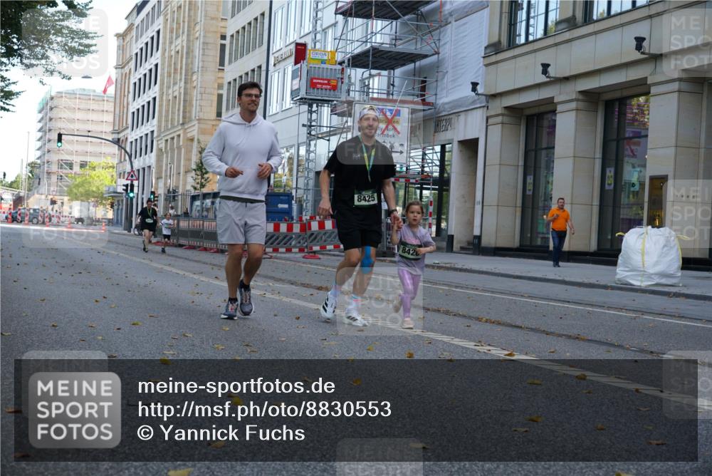 07.09.2025 - BARMER Alsterlauf Yannick Fuchs http://msf.ph/oto/8830553 07.09.2025 10:52:22 Laufen 8425, 8426 meine-sportfotos.de