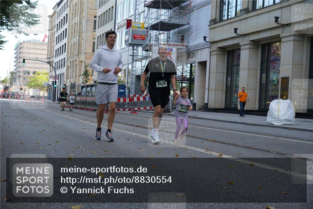 07.09.2025 - BARMER Alsterlauf Yannick Fuchs http://msf.ph/oto/8830554 07.09.2025 10:52:23 Laufen 8425, 8426 meine-sportfotos.de